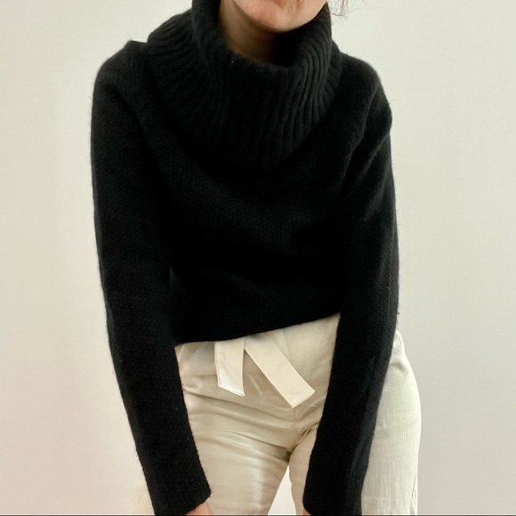 Peak Performance black knitted turtleneck -  XS - Picture 1 of 12